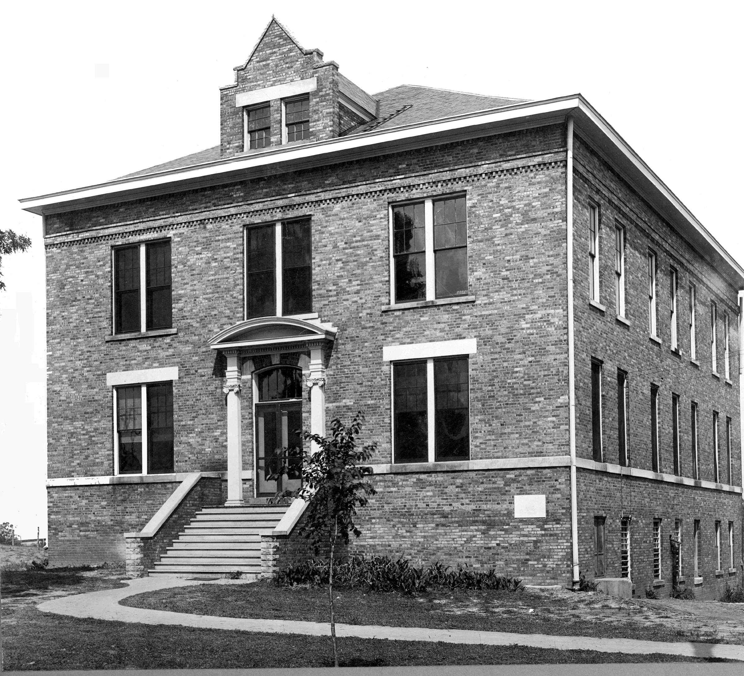 Black and white photo of Middleton Hall